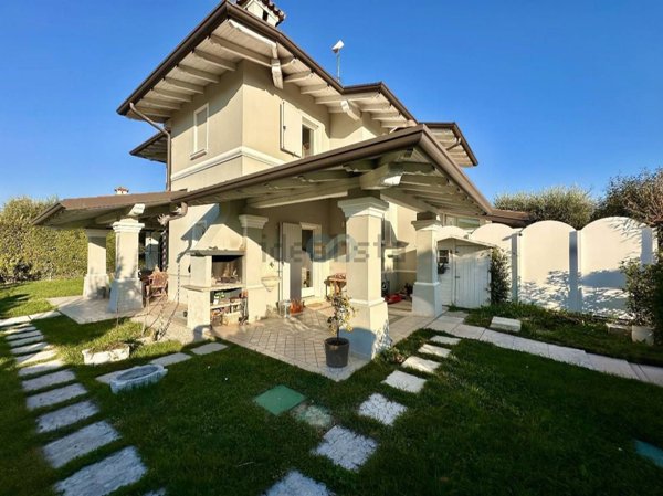 casa indipendente in vendita a Manerba del Garda in zona Pieve Vecchia