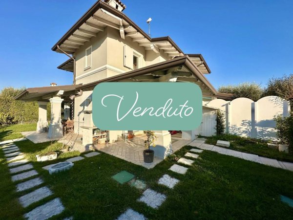 casa indipendente in vendita a Manerba del Garda in zona Pieve Vecchia