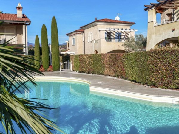 casa indipendente in vendita a Manerba del Garda in zona Pieve Vecchia