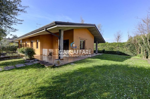 casa indipendente in vendita a Manerba del Garda