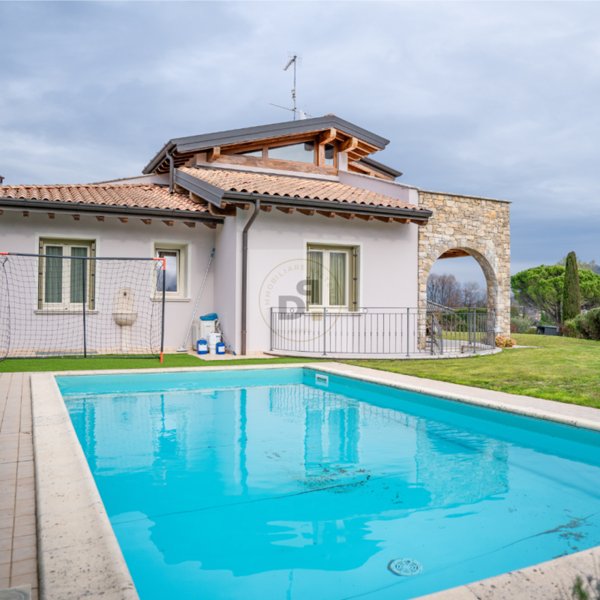 casa indipendente in vendita a Manerba del Garda