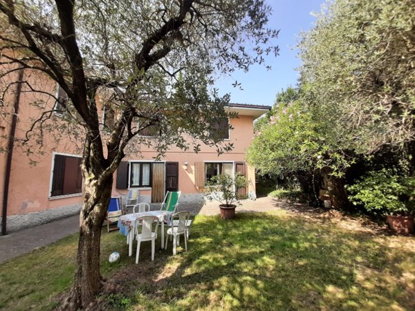 casa indipendente in vendita a Manerba del Garda in zona Balbiana
