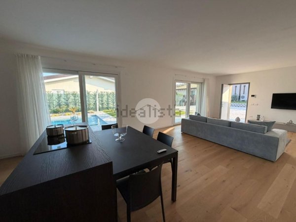 casa indipendente in vendita a Manerba del Garda in zona Solarolo