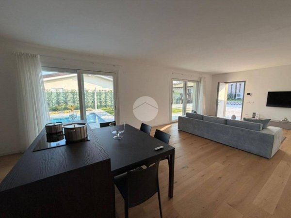 casa indipendente in vendita a Manerba del Garda in zona Solarolo