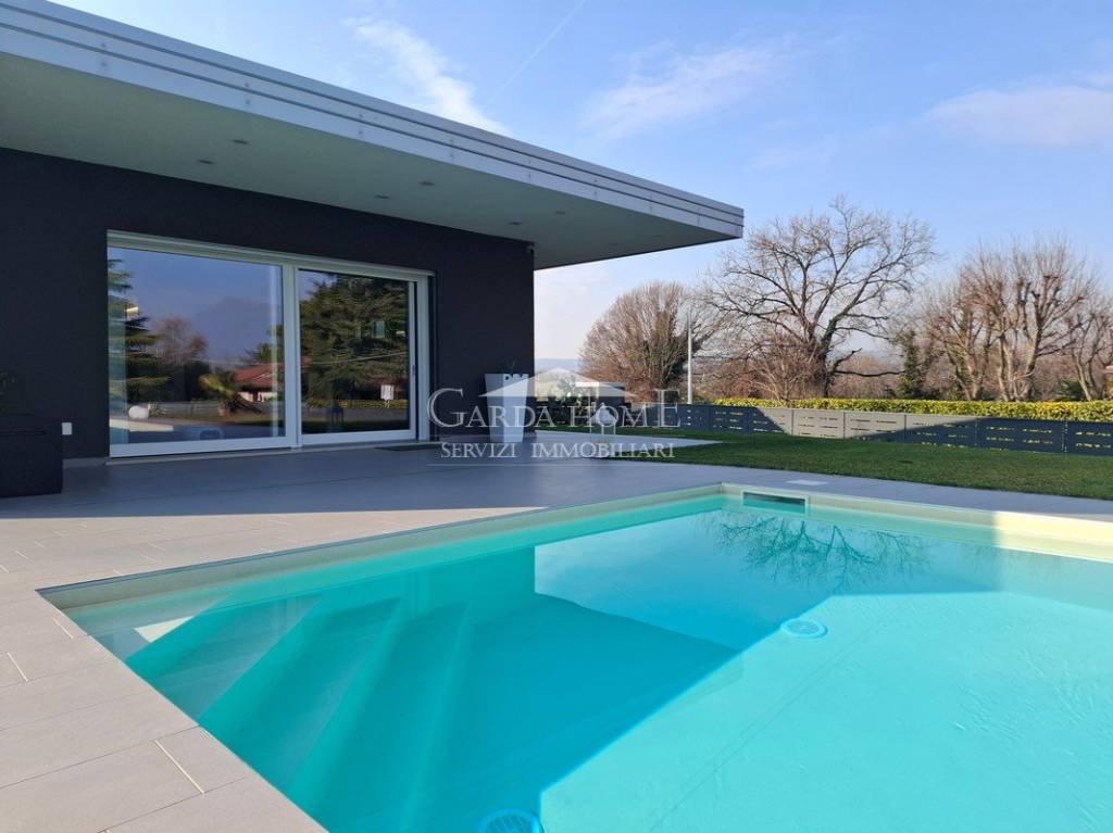 casa indipendente in vendita a Manerba del Garda in zona Montinelle