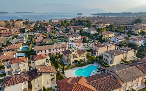 casa indipendente in vendita a Manerba del Garda in zona Pieve Vecchia