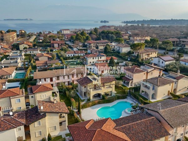 casa indipendente in vendita a Manerba del Garda in zona Pieve Vecchia