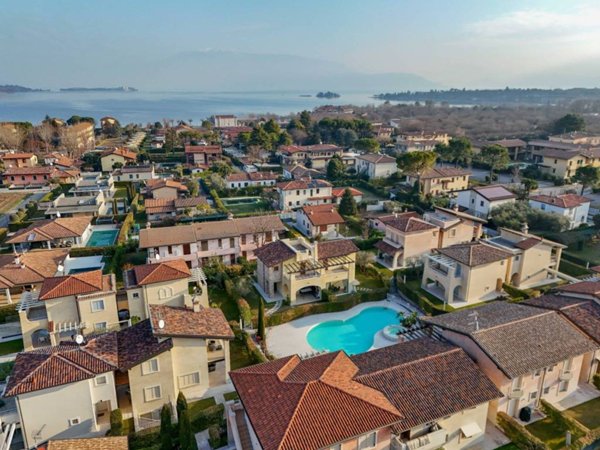 casa indipendente in vendita a Manerba del Garda in zona Pieve Vecchia