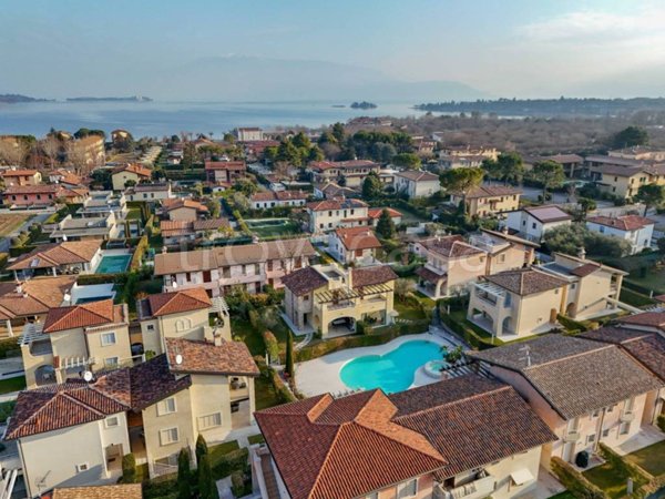 casa indipendente in vendita a Manerba del Garda in zona Pieve Vecchia