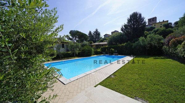 casa indipendente in vendita a Manerba del Garda in zona Solarolo