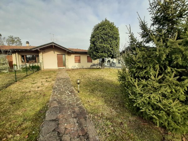 casa indipendente in vendita a Manerba del Garda