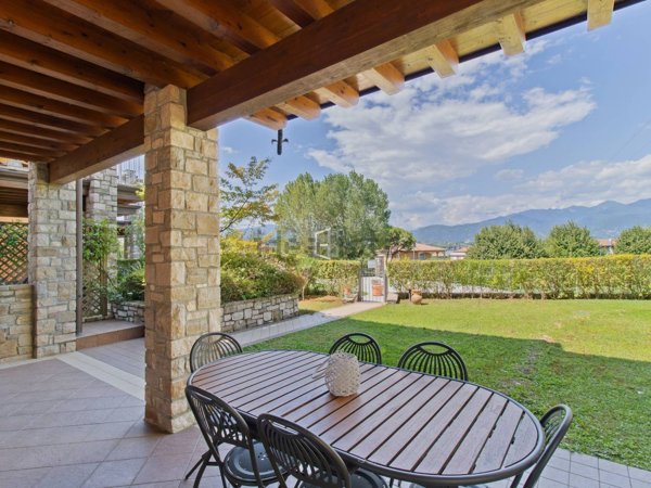 casa indipendente in vendita a Manerba del Garda