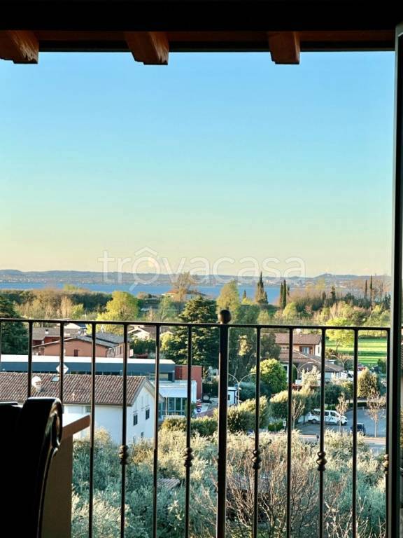 appartamento in vendita a Manerba del Garda in zona Solarolo