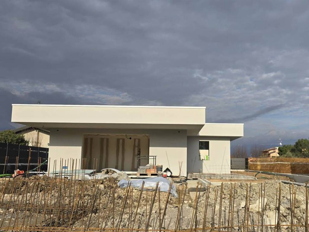 casa indipendente in vendita a Manerba del Garda in zona Solarolo