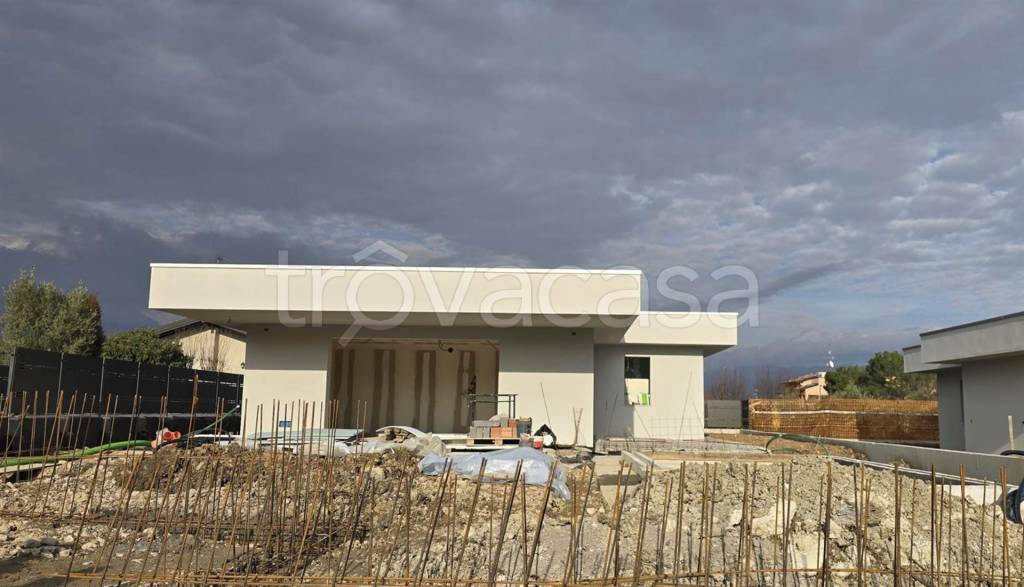 casa indipendente in vendita a Manerba del Garda in zona Solarolo