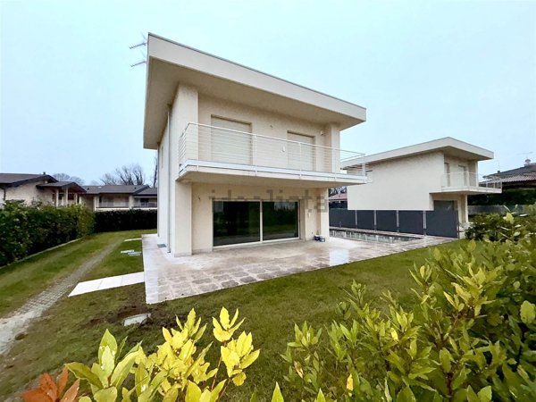 casa indipendente in vendita a Manerba del Garda