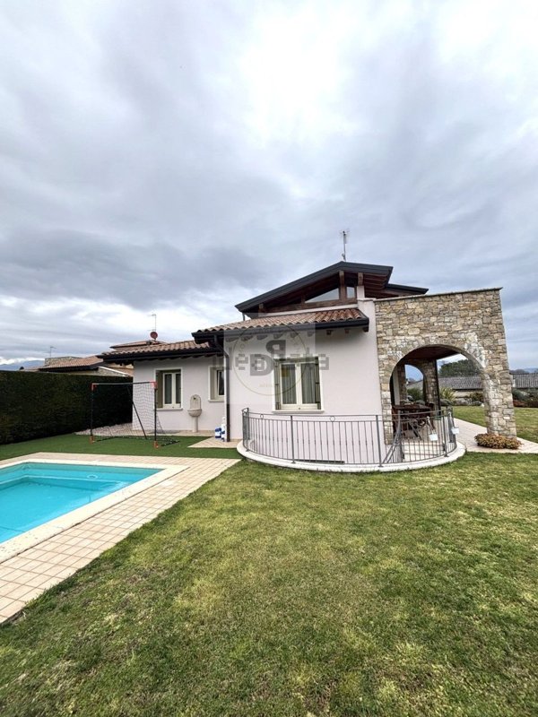 casa indipendente in vendita a Manerba del Garda