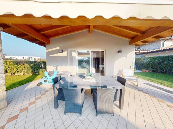 casa indipendente in vendita a Manerba del Garda