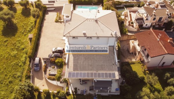 casa indipendente in vendita a Manerba del Garda