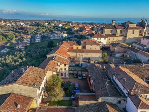 intera palazzina in vendita a Manerba del Garda in zona Solarolo