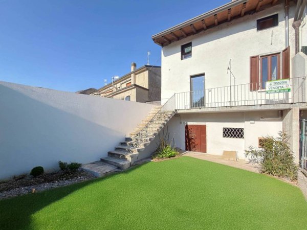 casa indipendente in vendita a Manerba del Garda in zona Balbiana