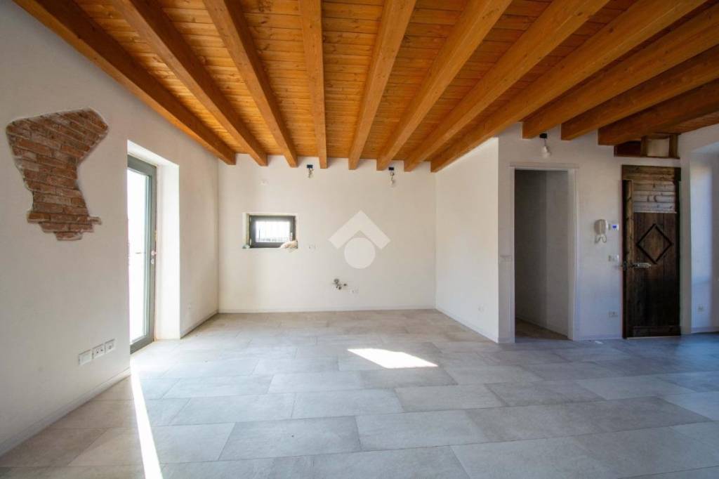 casa indipendente in vendita a Manerba del Garda in zona Balbiana