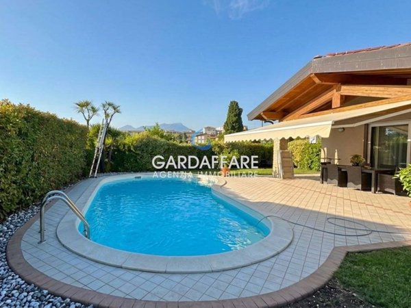 casa indipendente in vendita a Manerba del Garda in zona Solarolo