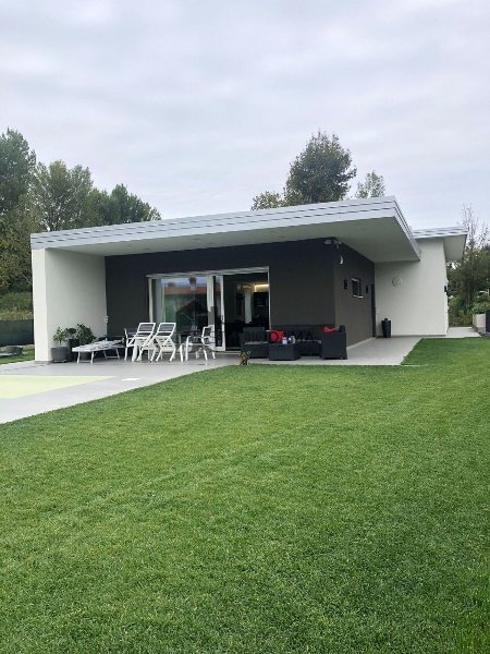 casa indipendente in vendita a Manerba del Garda in zona Solarolo
