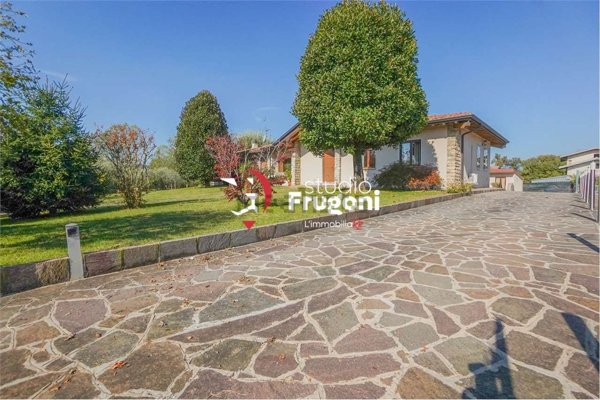 casa indipendente in vendita a Manerba del Garda in zona Crociale