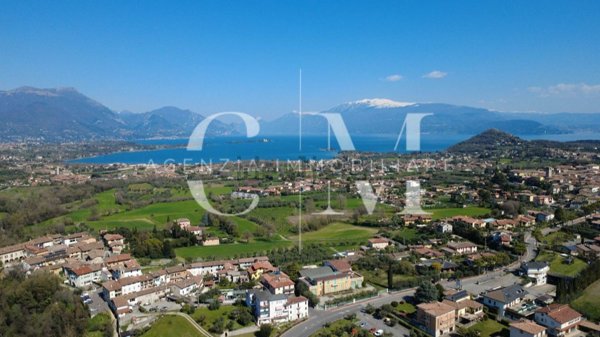 casa indipendente in vendita a Manerba del Garda in zona Solarolo