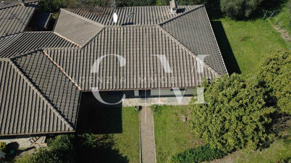 casa indipendente in vendita a Manerba del Garda in zona Solarolo