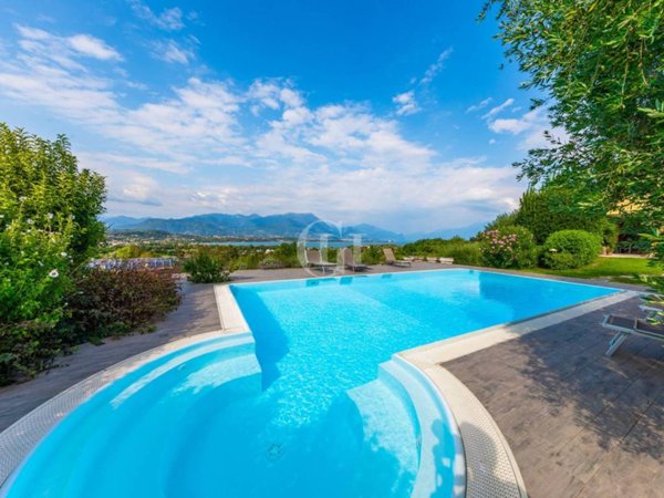 villa in vendita a Manerba del Garda in zona Solarolo