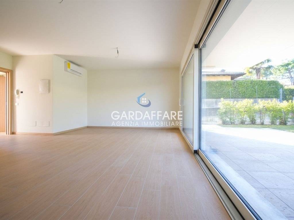 casa indipendente in vendita a Manerba del Garda in zona Pieve Vecchia