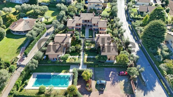 casa indipendente in vendita a Manerba del Garda in zona Solarolo