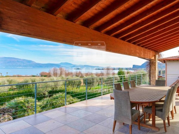 casa indipendente in vendita a Manerba del Garda in zona Pieve Vecchia