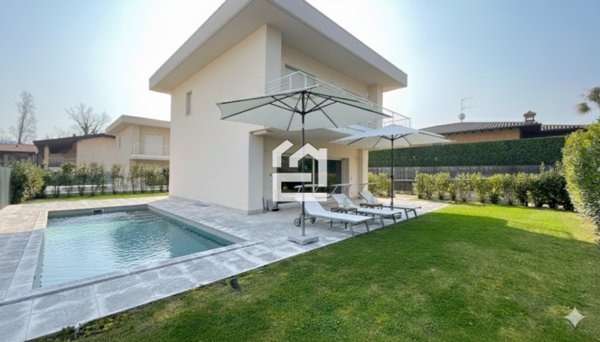 casa indipendente in vendita a Manerba del Garda