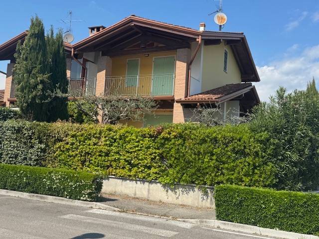casa indipendente in vendita a Manerba del Garda in zona Balbiana