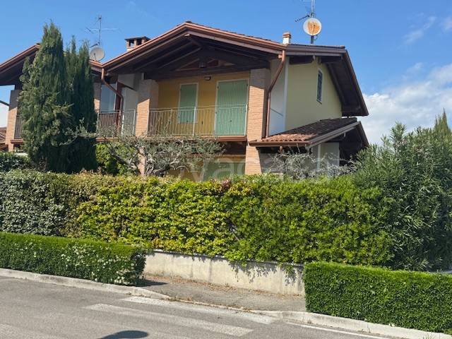 casa indipendente in vendita a Manerba del Garda in zona Balbiana