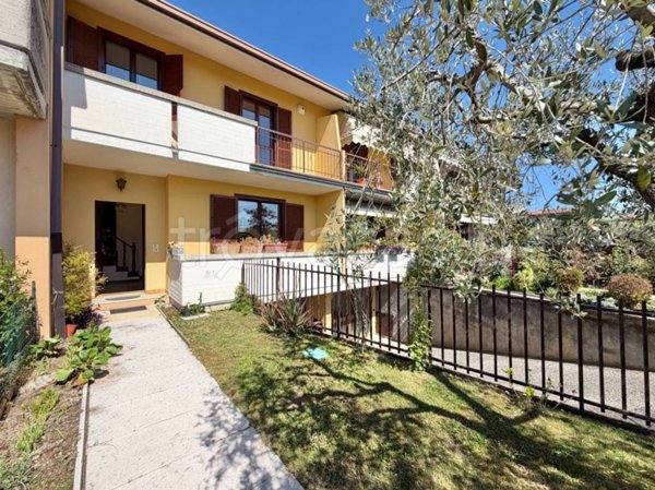 casa indipendente in vendita a Manerba del Garda in zona Montinelle