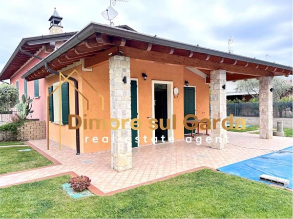 casa indipendente in vendita a Manerba del Garda in zona Pieve Vecchia
