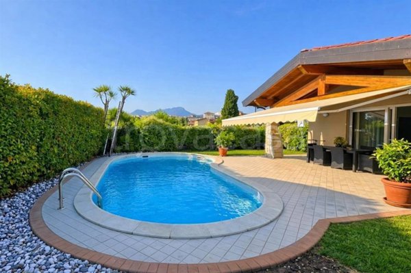 casa indipendente in vendita a Manerba del Garda in zona Solarolo