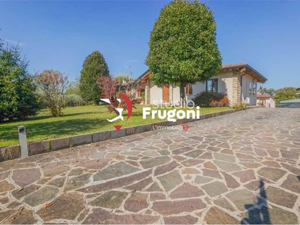 casa indipendente in vendita a Manerba del Garda in zona Crociale