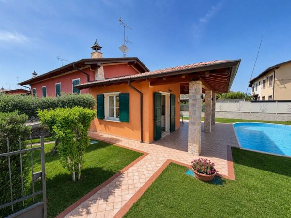 casa indipendente in vendita a Manerba del Garda in zona Pieve Vecchia