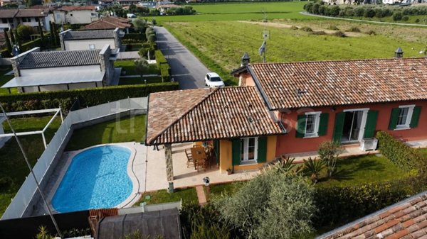 casa indipendente in vendita a Manerba del Garda