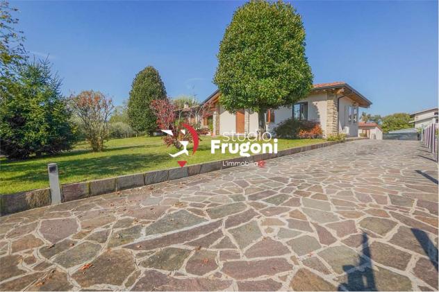 casa indipendente in vendita a Manerba del Garda in zona Crociale
