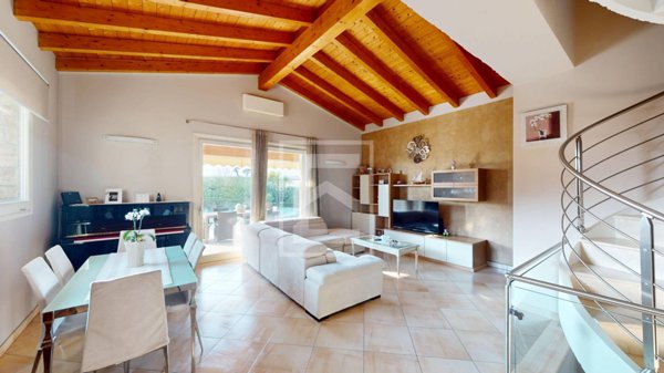 casa indipendente in vendita a Manerba del Garda in zona Solarolo