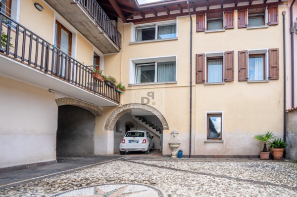 appartamento in vendita a Manerba del Garda in zona Solarolo