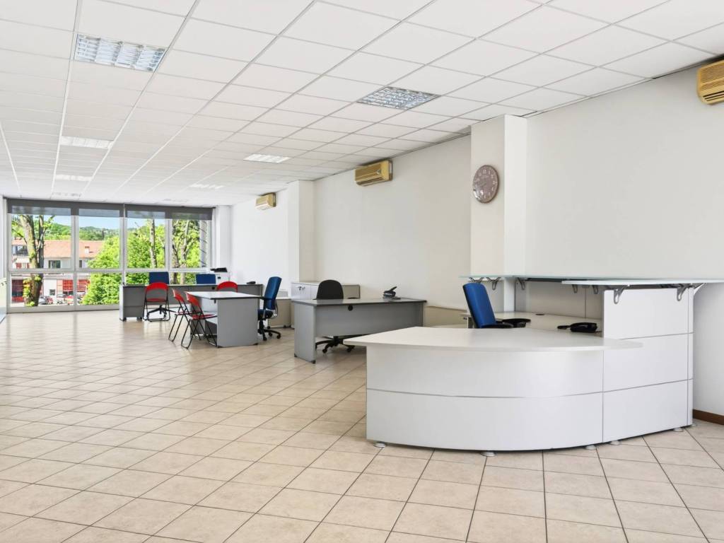 ufficio in vendita a Manerba del Garda in zona Crociale
