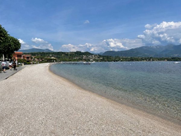 casa indipendente in vendita a Manerba del Garda in zona Pieve Vecchia