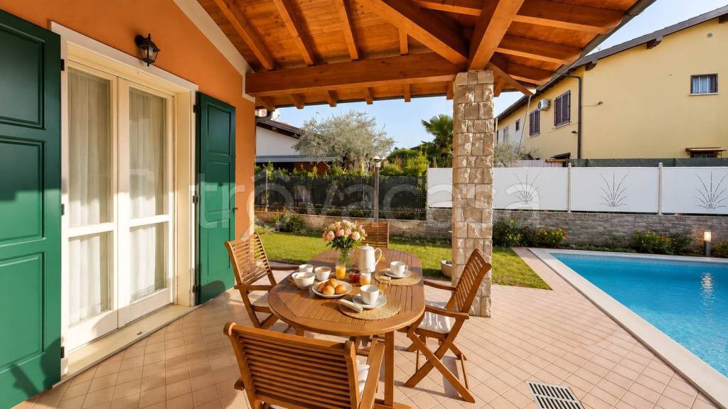 casa indipendente in vendita a Manerba del Garda in zona Pieve Vecchia